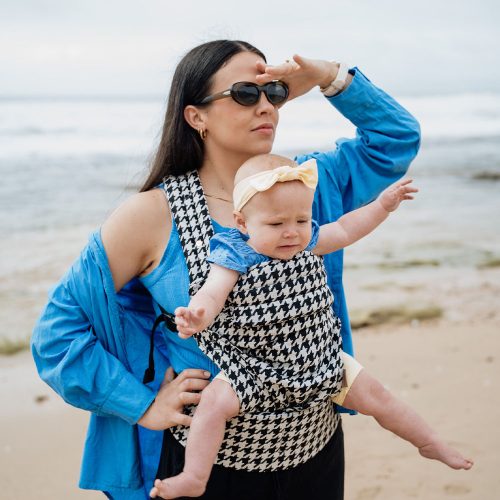 PouchCo Comfort Baby Carrier - Black & Grey Houndstooth - Image 6